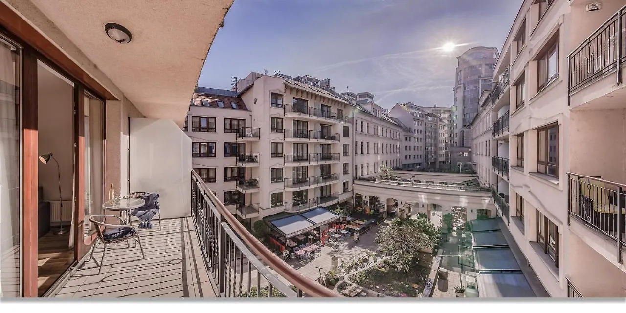 بودابست Urban Apartments Gozsdu 3*,