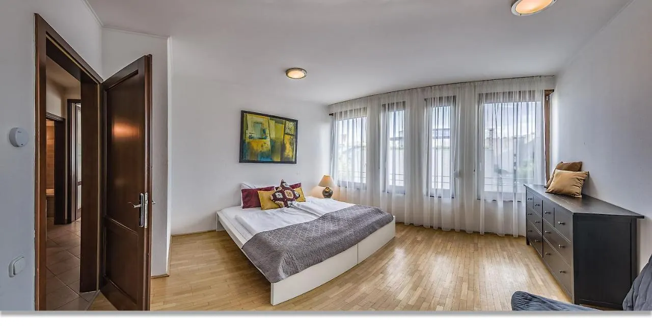 بودابست Urban Apartments Gozsdu 3*,