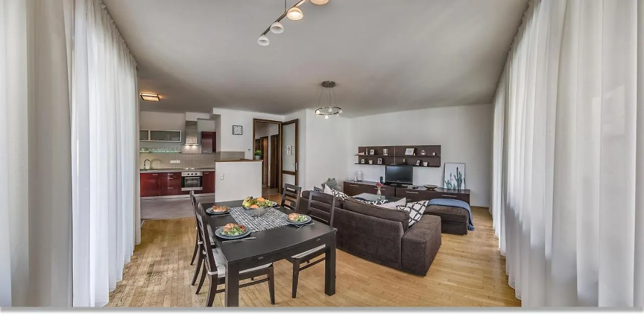 بودابست Urban Apartments Gozsdu المجر